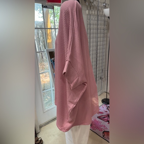 Ribbed relaxed fit poncho. Plus size. Dusty mauve color. Andree by Unit. - Picture 2 of 5